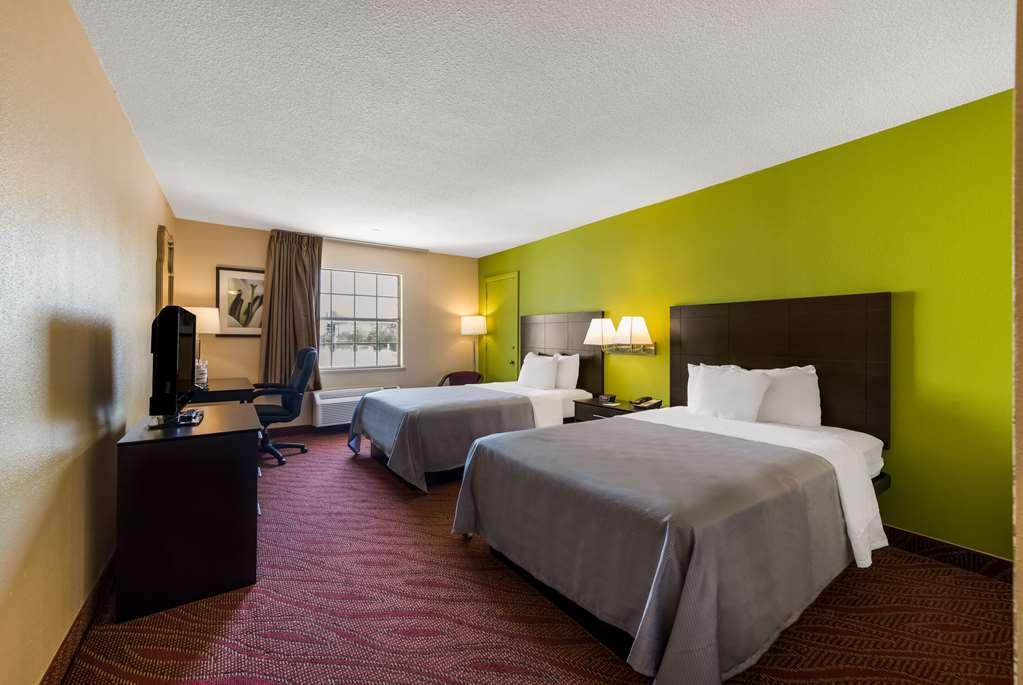 Quality Inn Airport Woodson Terrace Room photo