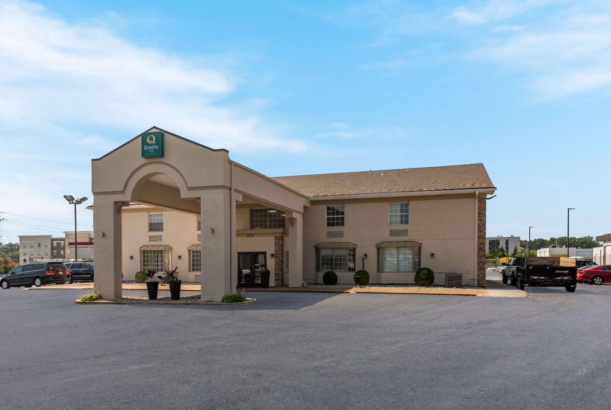 Quality Inn Airport Woodson Terrace Exterior photo